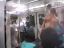 直击北京地铁抢座全武行 男女乘客疯狂互殴