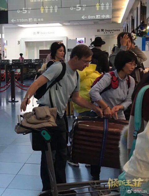 组图：网友日本机场偶遇王菲回国还被目击与谢霆锋约会