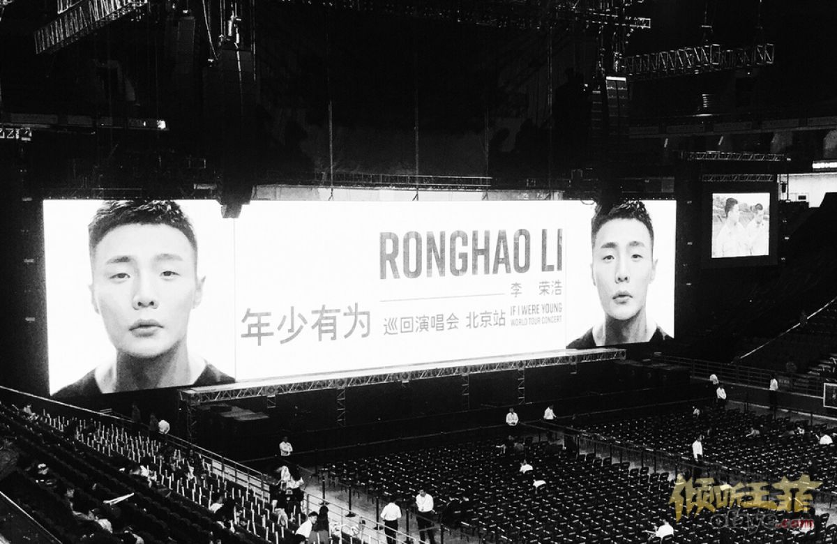 组图：李荣浩北京开唱谢霆锋井柏然王俊凯UNINE等到场星光熠熠