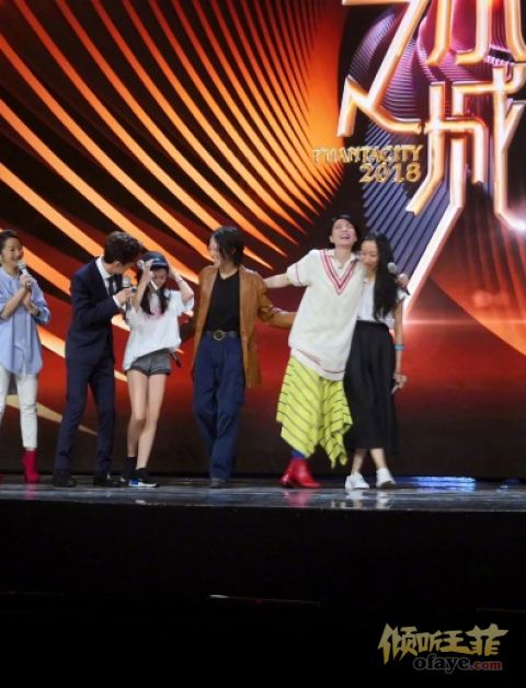 组图：王菲窦靖童李嫣首度综艺同台欢乐笑声不断相处似姐妹
