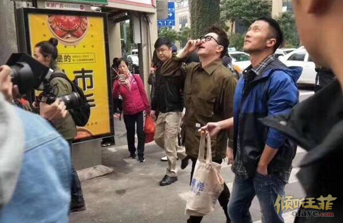 组图：网曝谢霆锋潘玮柏厦门逛市场疑拍摄《锋味》