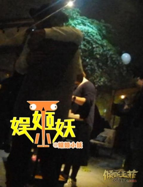 组图：王菲李亚鹏罕见合体景岗山老婆庆生圈内大咖齐助阵