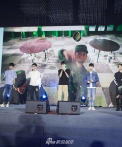 组图：17快男首次团体通告人气爆棚王南钧收获一票迷妹