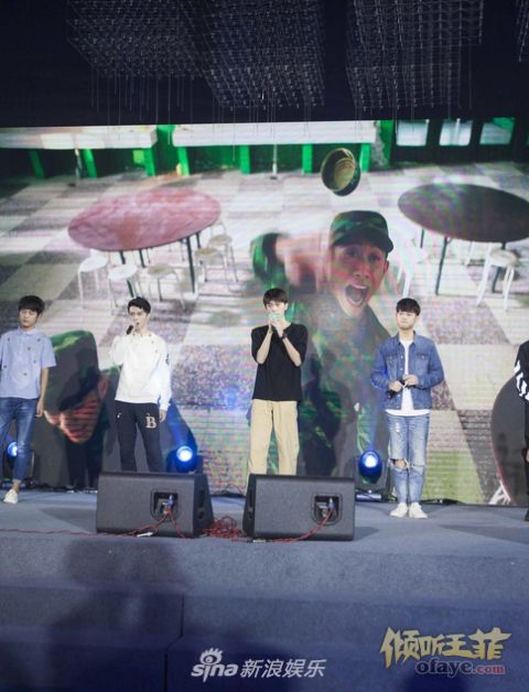 组图：17快男首次团体通告人气爆棚王南钧收获一票迷妹