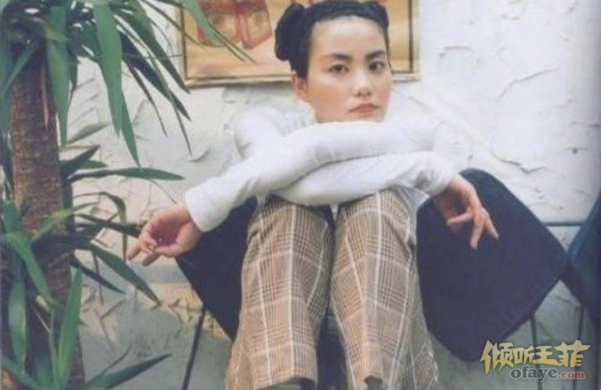 组图：曝王菲1997年写真日系复古色调古灵精怪青春洋溢
