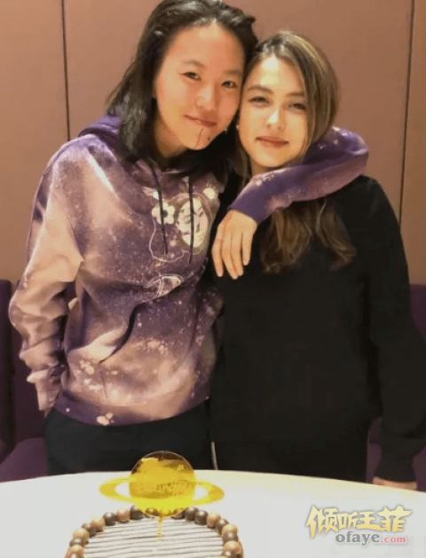 组图：窦靖童为闺蜜庆生合影超有爱袁咏仪夫妇等明星亲友团捧场
