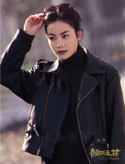 组图：王菲25年前旧照曝光衣着时髦长腿细腰气质冷清