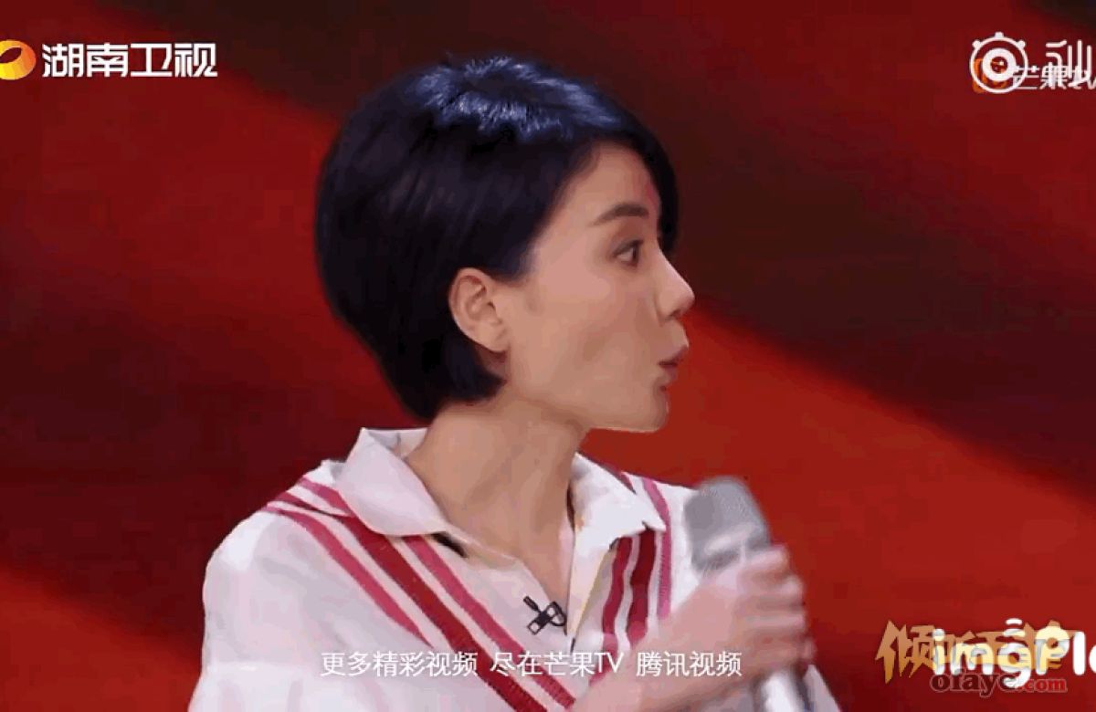 组图：王菲窦靖童李嫣罕见同台母女三人相拥说笑幸福温馨