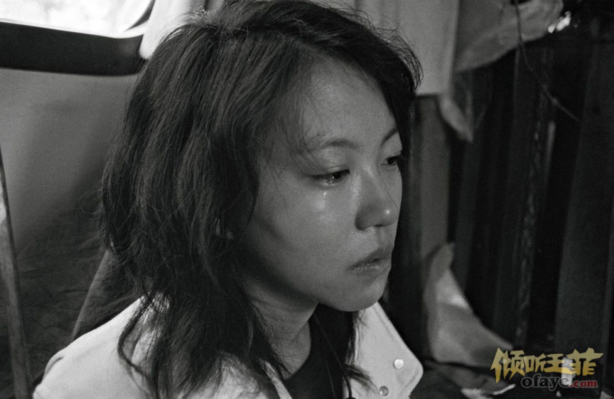 组图：窦靖童深夜晒落泪照发问“谁真正的在乎我？”