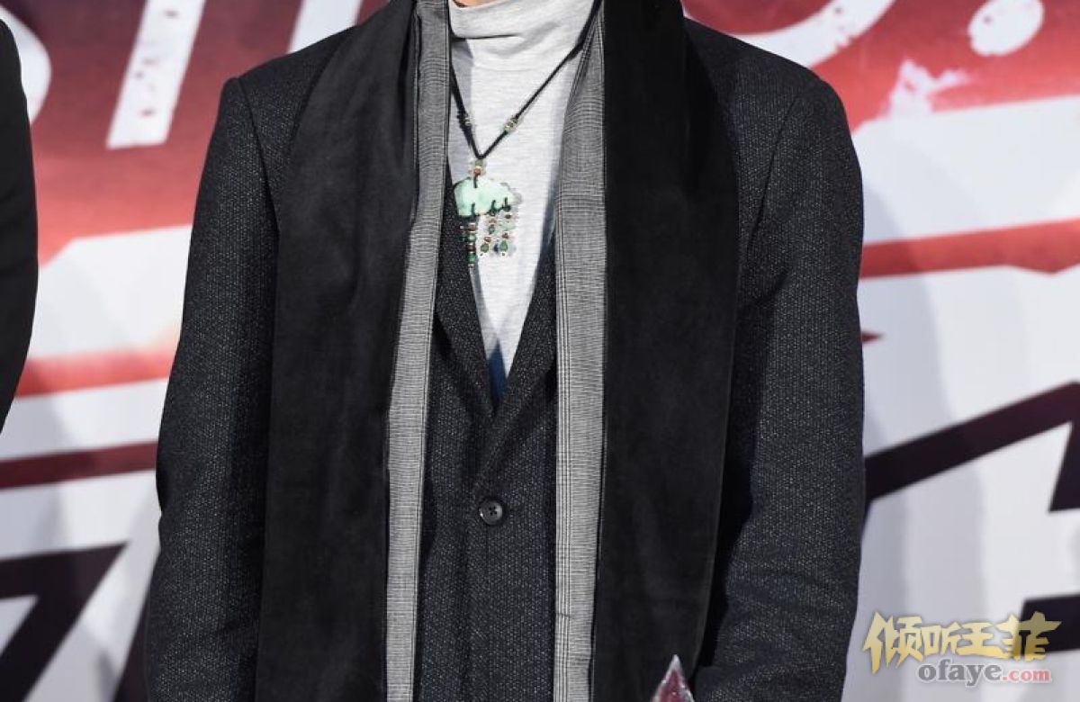 组图：《好声音》哈林拭汗谢霆锋脱大衣周杰伦穿花色貂皮抢奖杯