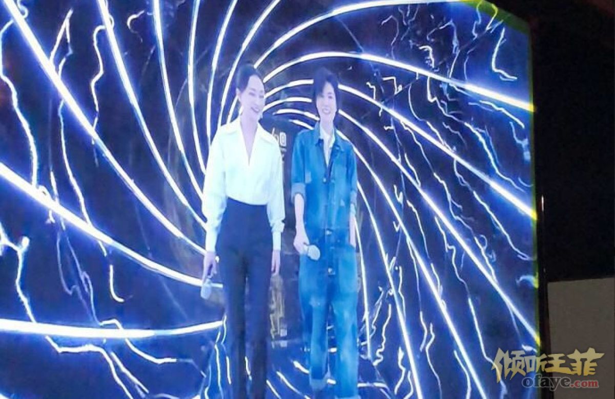 组图：活久见！王菲周迅世纪同框谈笑风生丝毫不见尴尬