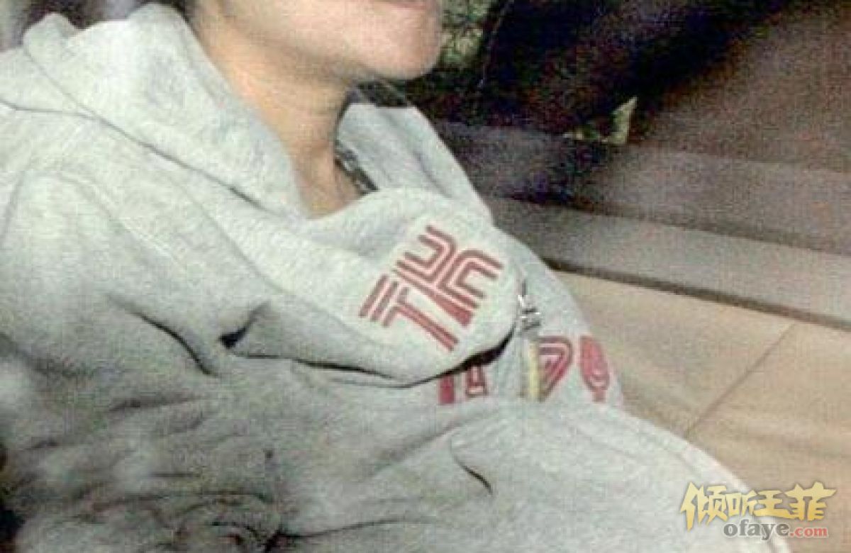 组图：女星差点死在产房！王菲李小璐都曾大出血