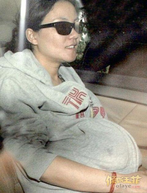 组图：女星差点死在产房！王菲李小璐都曾大出血