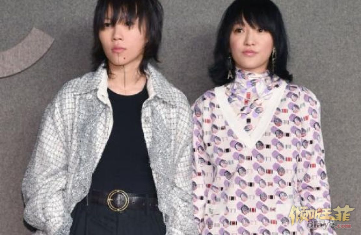 组图：周迅窦靖童好姐妹合体看秀刘雯桂纶镁清丽气质好