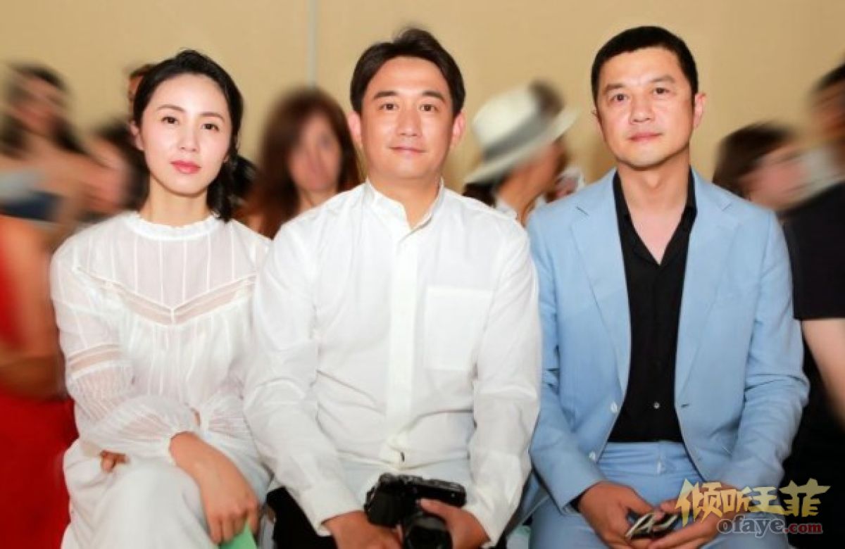 组图：李嫣多多走秀激发超模魂李亚鹏黄磊台下举相机狂拍