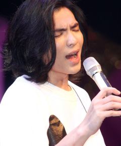 幻灯图：萧敬腾演绎王菲经典 林俊杰自弹自唱怕忘词