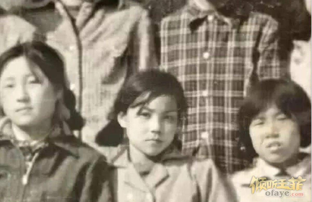 组图：王菲童年照AI修复成功五官清秀眉宇间有英气