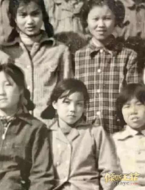 组图：王菲童年照AI修复成功五官清秀眉宇间有英气