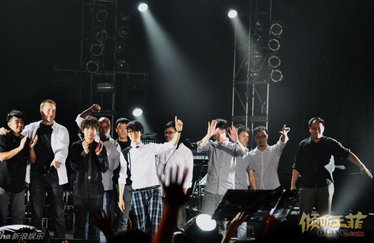 高清图：方大同北京个唱一票难求 翻唱致敬王菲