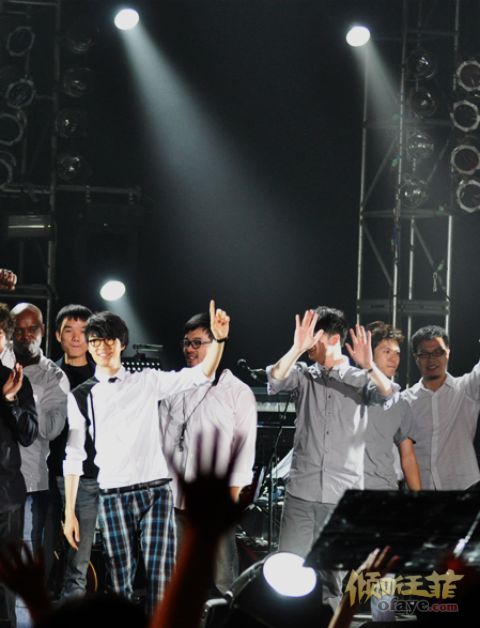 高清图：方大同北京个唱一票难求 翻唱致敬王菲