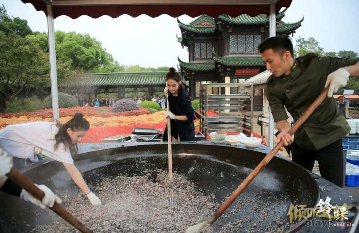 组图：《锋味》谢霆锋狂炒大锅饭阿娇何超莲助力变身怪力萝莉