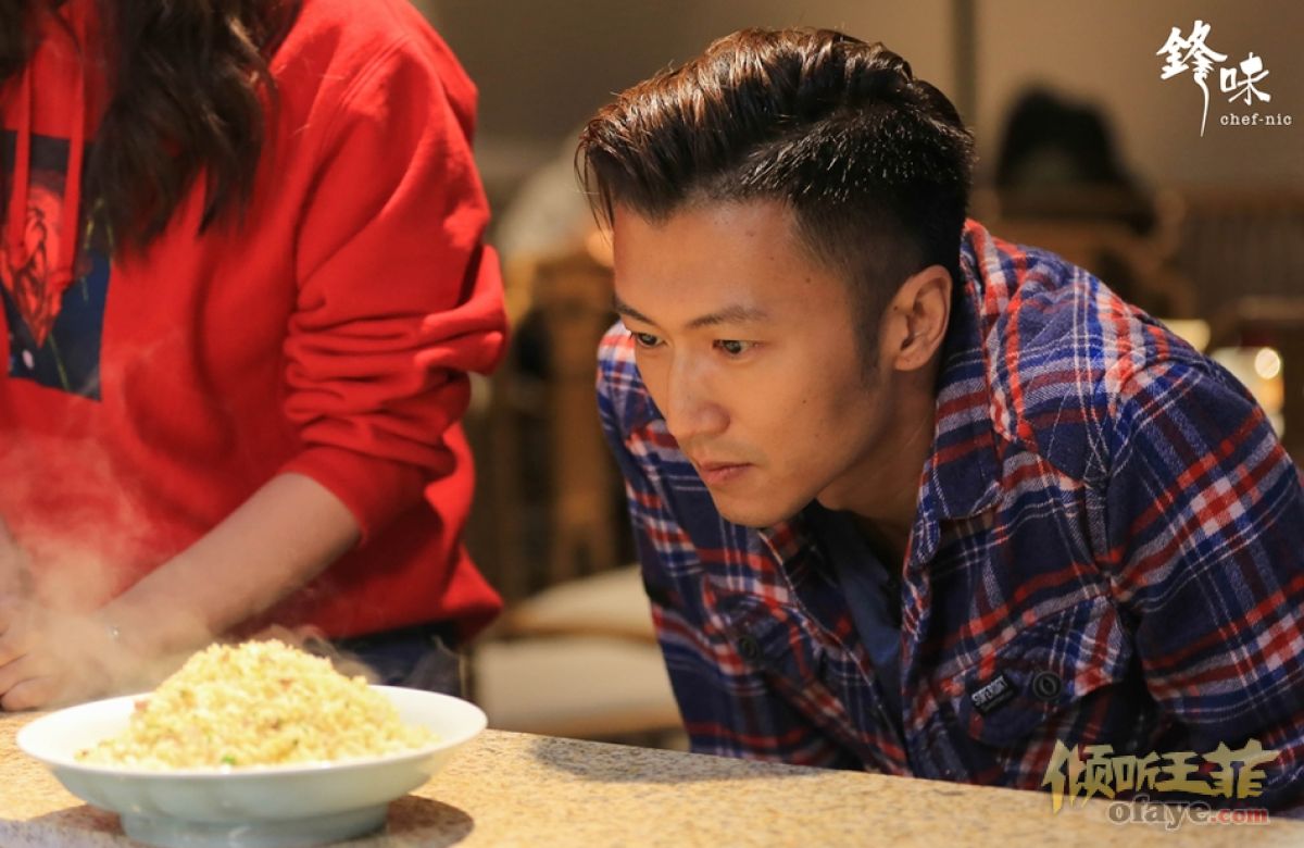 组图：《锋味》谢霆锋现身扬州大秀厨艺阿娇何超莲街头狂吃夜宵