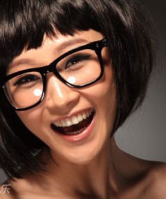 幻灯组图：林鹏新碟向王菲致敬 写真造型前卫时尚