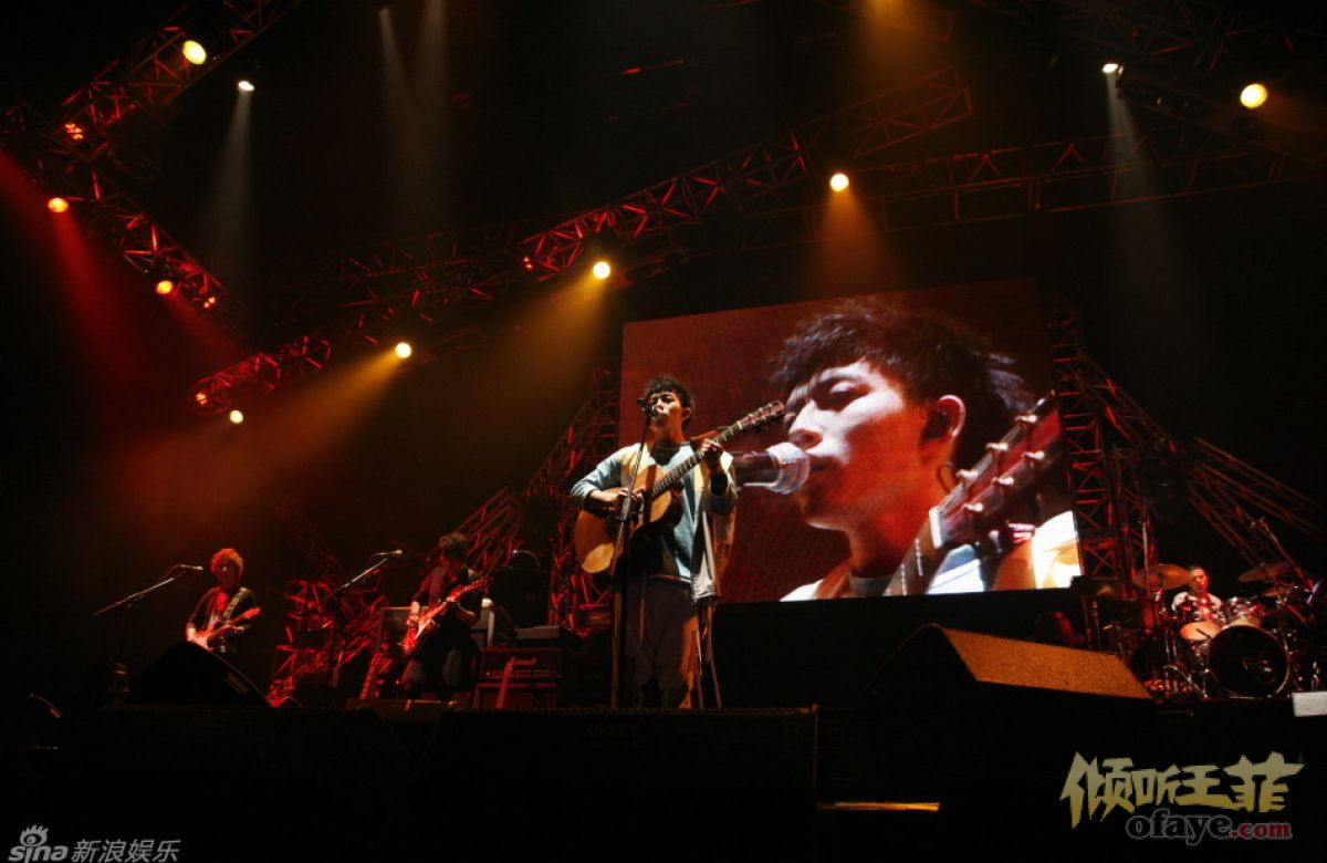 高清组图：林宥嘉开唱轻松自如 大声公变音致敬王菲