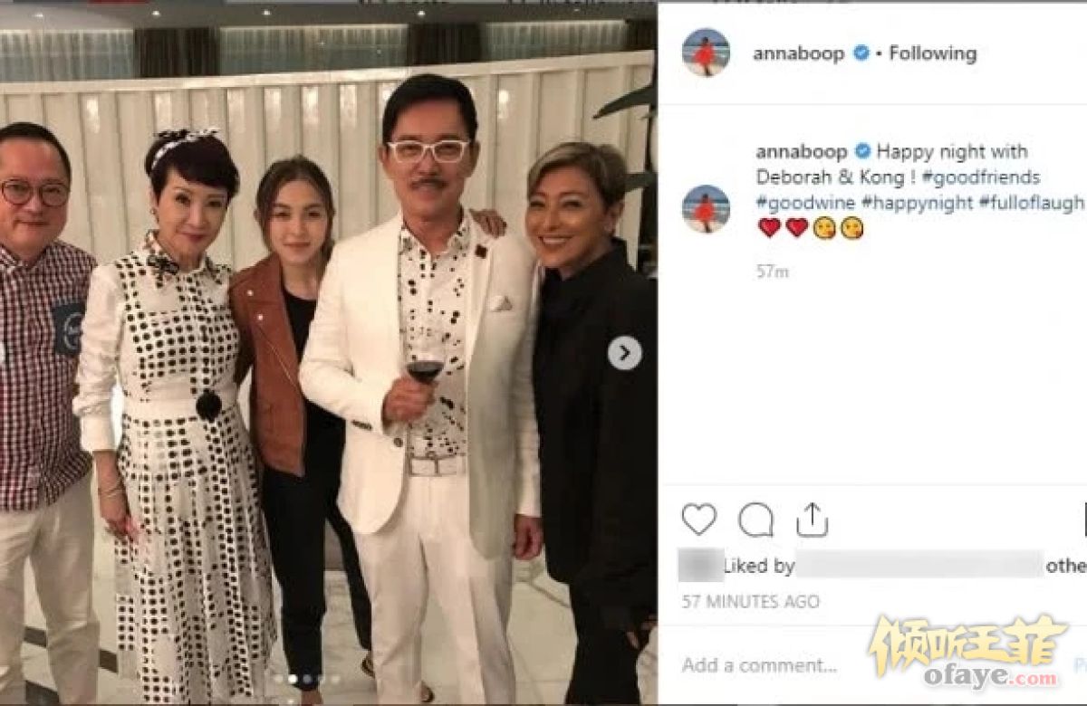 组图：67岁谢霆锋妈妈打扮好少女带老公与王菲好友一起吃法国菜