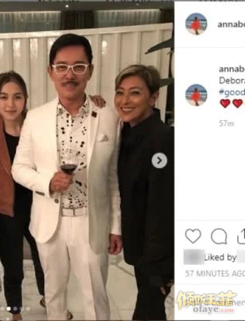 组图：67岁谢霆锋妈妈打扮好少女带老公与王菲好友一起吃法国菜