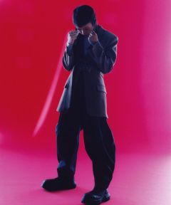 组图：窦靖童时尚大片挑战港式复古风"狗啃"刘海配肥裤造型前卫