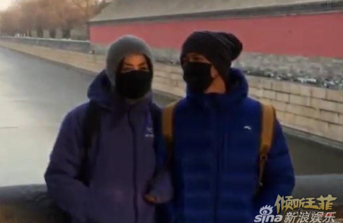 组图：疑似谢霆锋王菲同游故宫照片曝光两人挽手很有爱