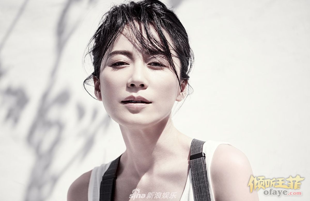 组图：撞脸王菲！冻龄美女俞飞鸿黑白裤装气场全开