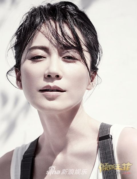 组图：撞脸王菲！冻龄美女俞飞鸿黑白裤装气场全开