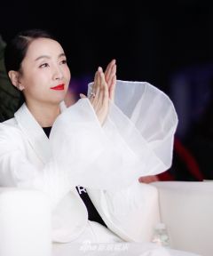 组图：陶虹红唇烈焰与黄圣依再同台李亚鹏神情专注吴莫愁献唱