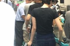 组图：谢霆锋王菲情侣装现身天后被赞背影宛若少女