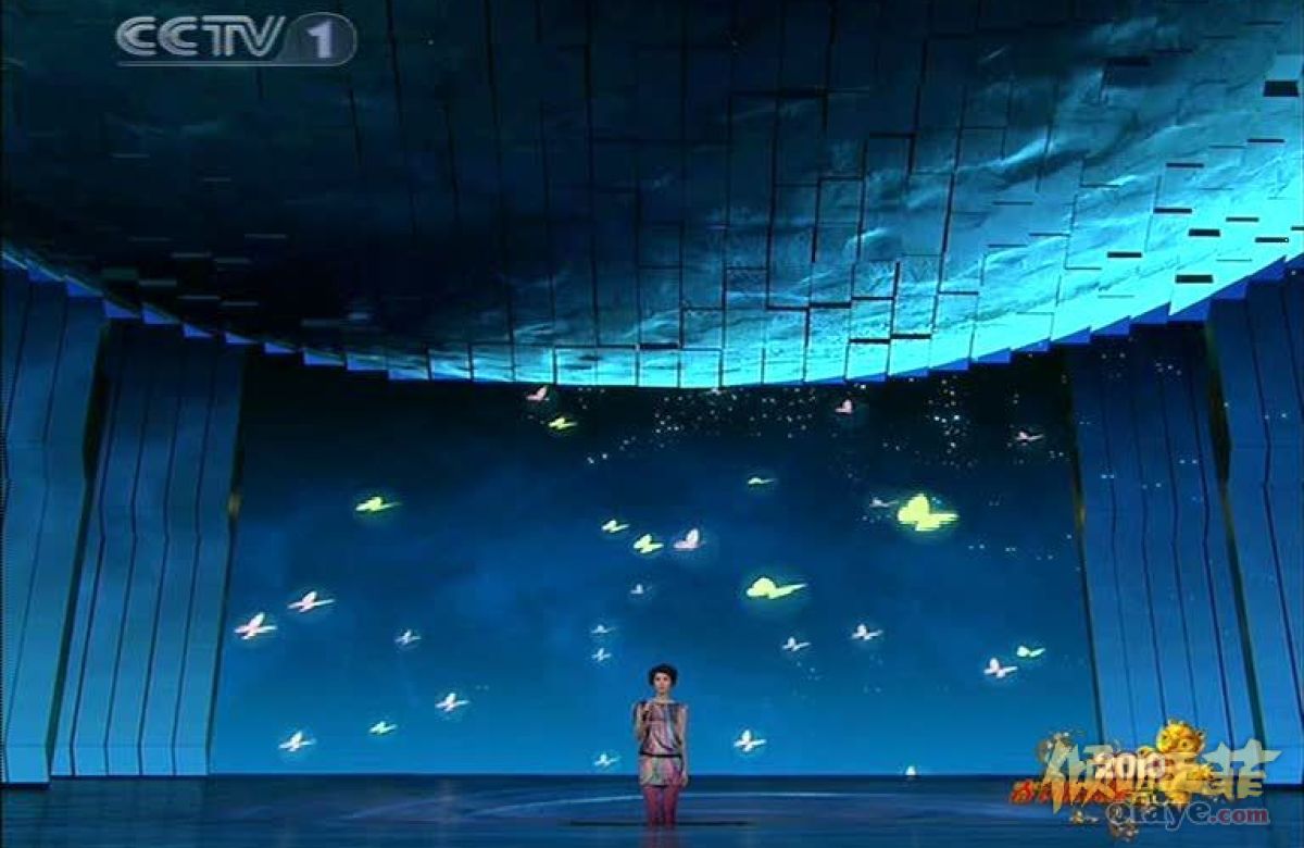 幻灯：王菲彩裙粉袜缓缓登台 天籁之音唱响《传奇》