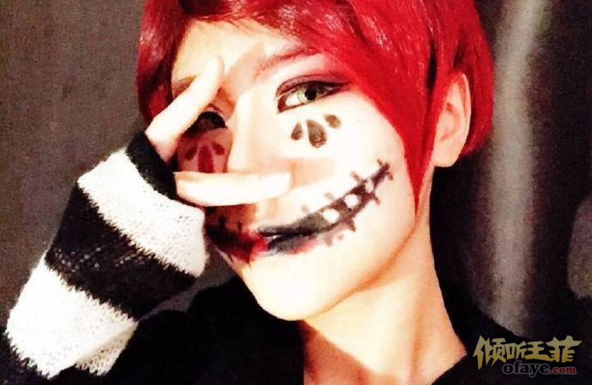 组图：窦唯二女儿玩cosplay妆容夸张强调视觉系不是杀马特