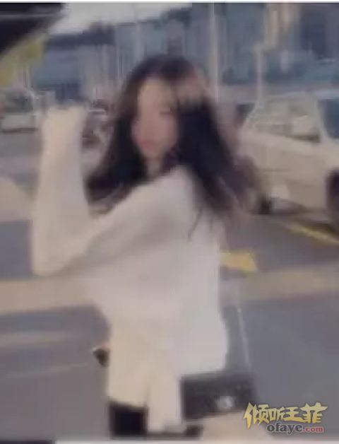 组图：李嫣漫步瑞士晒回眸美照亭亭玉立气质清丽像极王菲