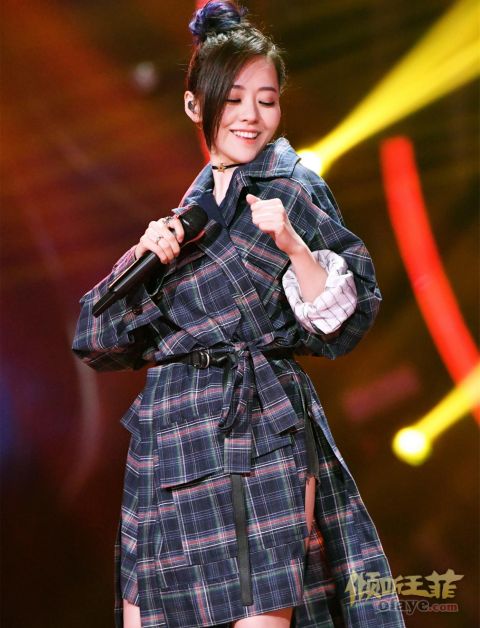 组图：《梦声2》张靓颖演绎王菲金曲性感俏皮