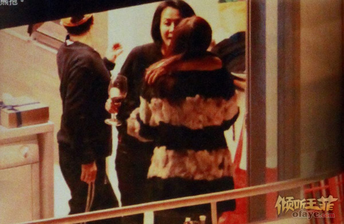 刘嘉玲新年趴邀王菲爱女窦靖童 梁朝伟搞怪