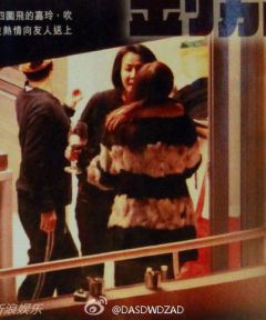 刘嘉玲新年趴邀王菲爱女窦靖童 梁朝伟搞怪