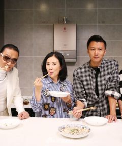 组图：谢贤吐槽儿子谢霆锋丑霆锋反怼“像你咯”