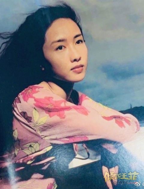 组图：黎姿晒旧照引回忆杀王菲张国荣青涩出镜