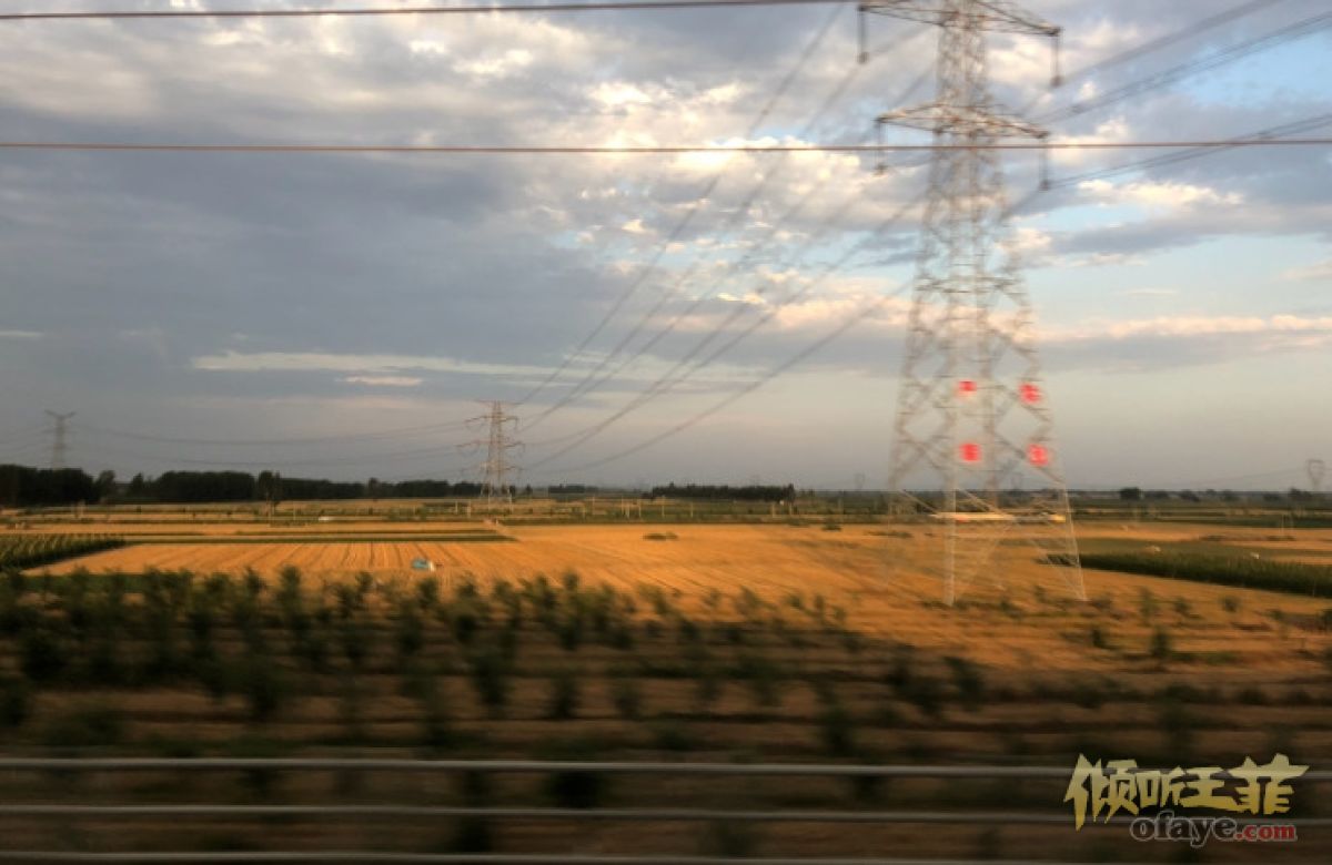 组图：李亚鹏与李嫣一同过暑假父女俩乡下生活惬意十足