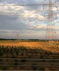 组图：李亚鹏与李嫣一同过暑假父女俩乡下生活惬意十足