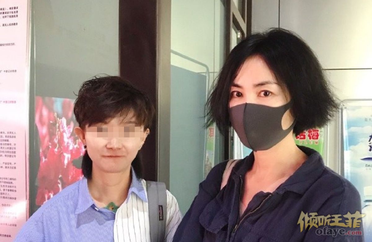 组图：网友偶遇王菲亲密合影cue谢霆锋笑侃“锋味厨房”房租高