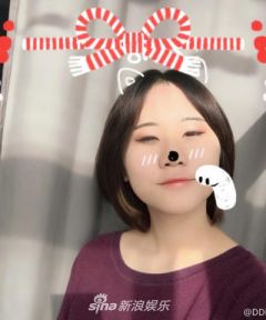 组图：窦靖童妹妹窦家媛秀软萌自拍15岁少女元气满满