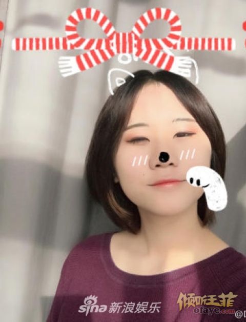 组图：窦靖童妹妹窦家媛秀软萌自拍15岁少女元气满满