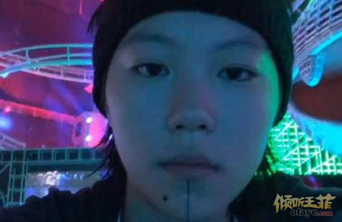 组图：酷酷的窦靖童突然一笑露大门牙！用心安利老妈新综艺